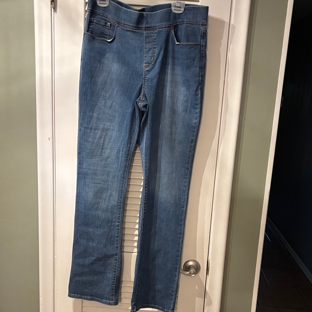Signature by Levi Strauss Women's Straight Leg Blue Jeans